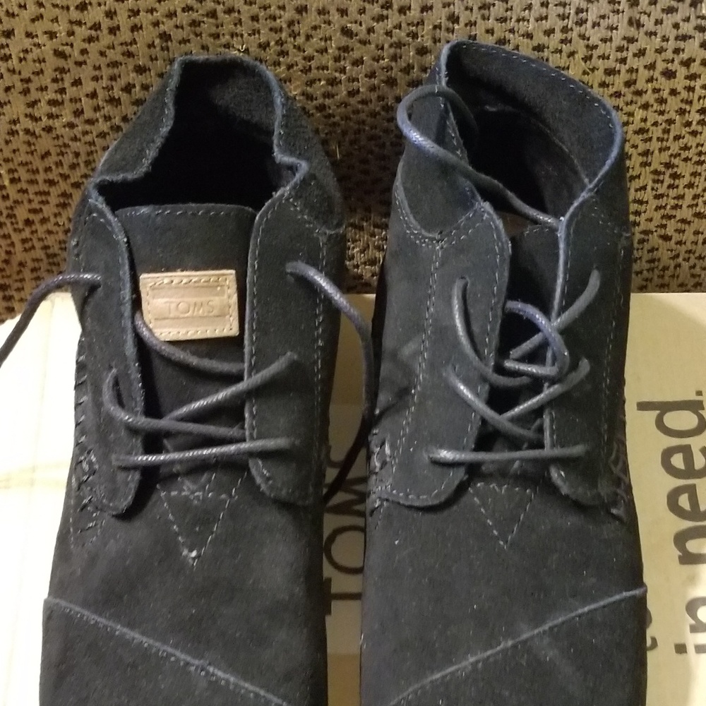 Womens size 9 black Tom's tribal boot
